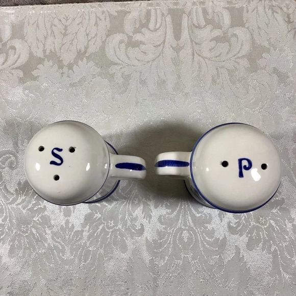 Vintage Ceramic Handled Large Salt and Pepper Shakers - Made in Japan - Picture 5 of 8